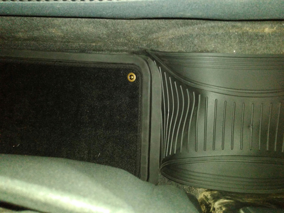 Замена ковриков салона — Mitsubishi Lancer IX, 1,6 л, 2006 года ...