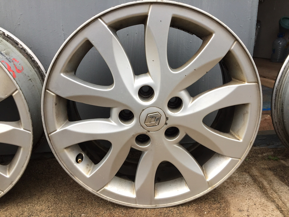 Диски r16 renault laguna 2. Диск литой r16 на рено лагуна 2. Диски r16 renault laguna 2. Renault laguna 2 на 17 дисках. Диски рено лагуна 2 r16.