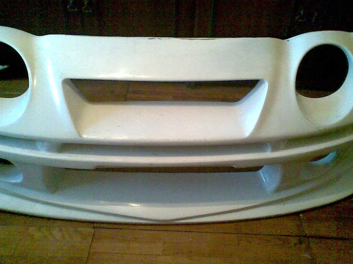Bumper waiting for its turn - Toyota Celica 20 L 1994