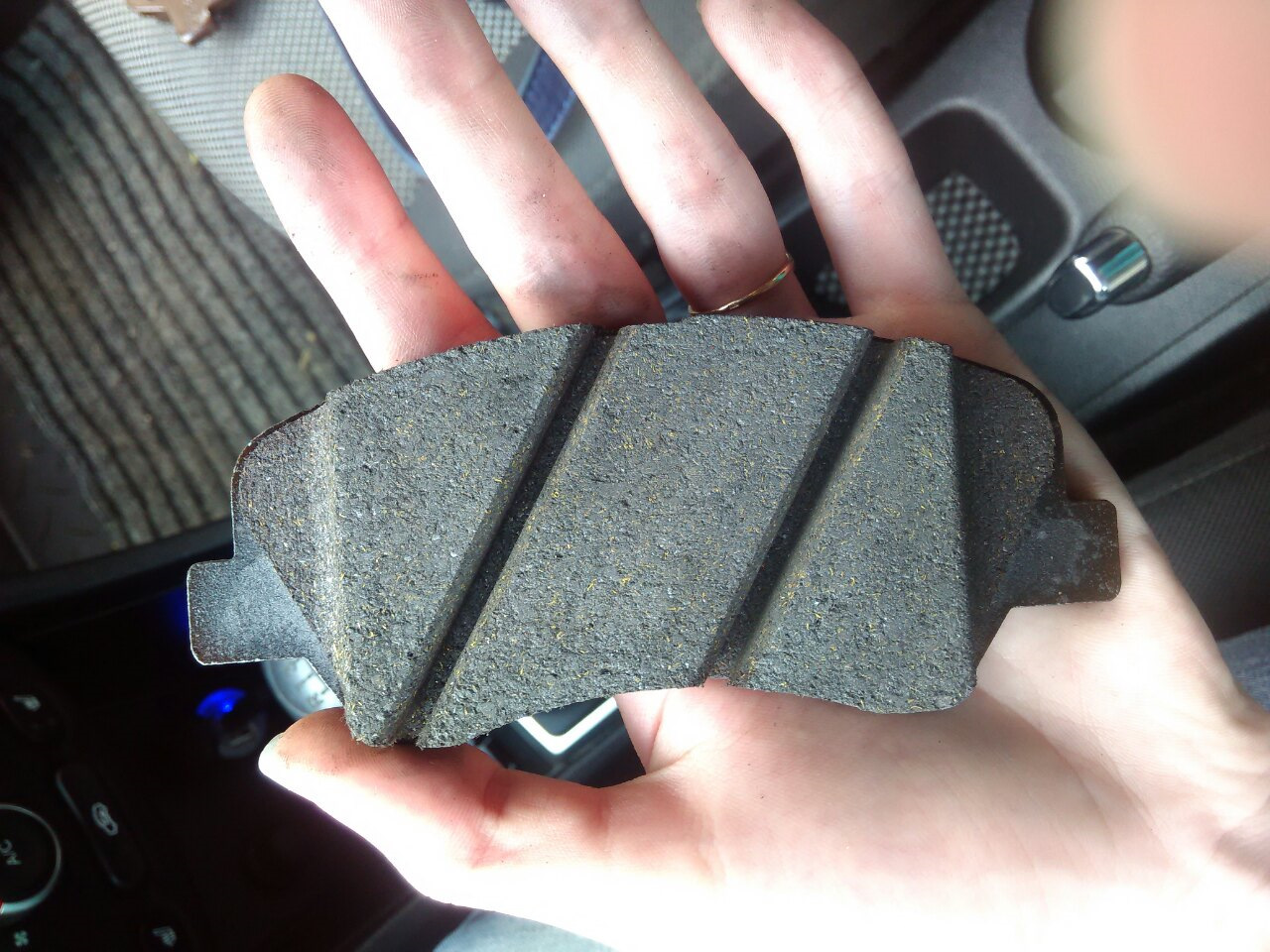 [Замена передних тормозных колодок] — Hyundai Solaris, 1,4 л, 2013 года ...