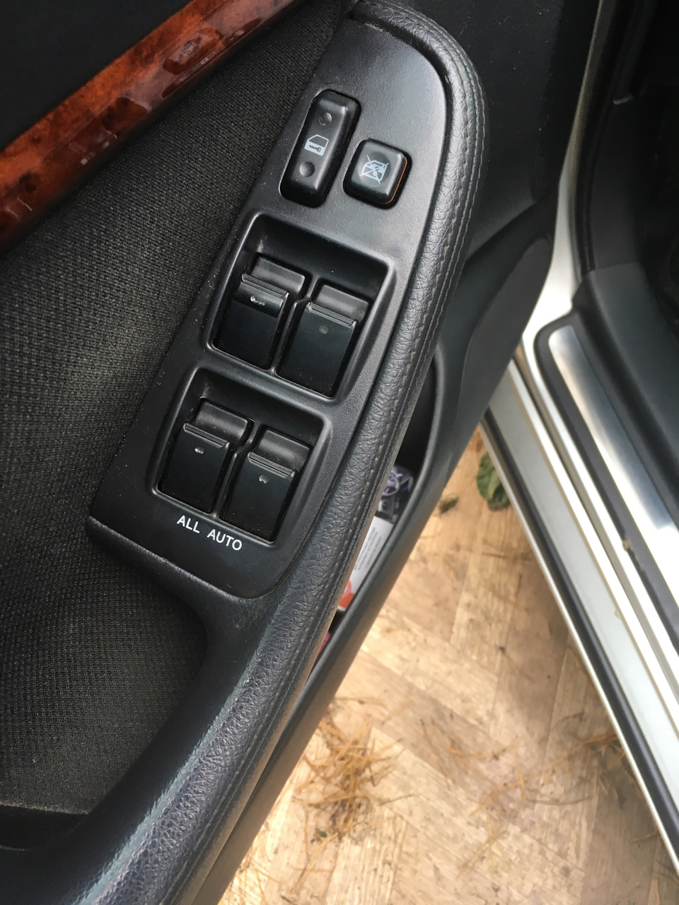 Блок управления стеклоподъемниками Avensis 250
