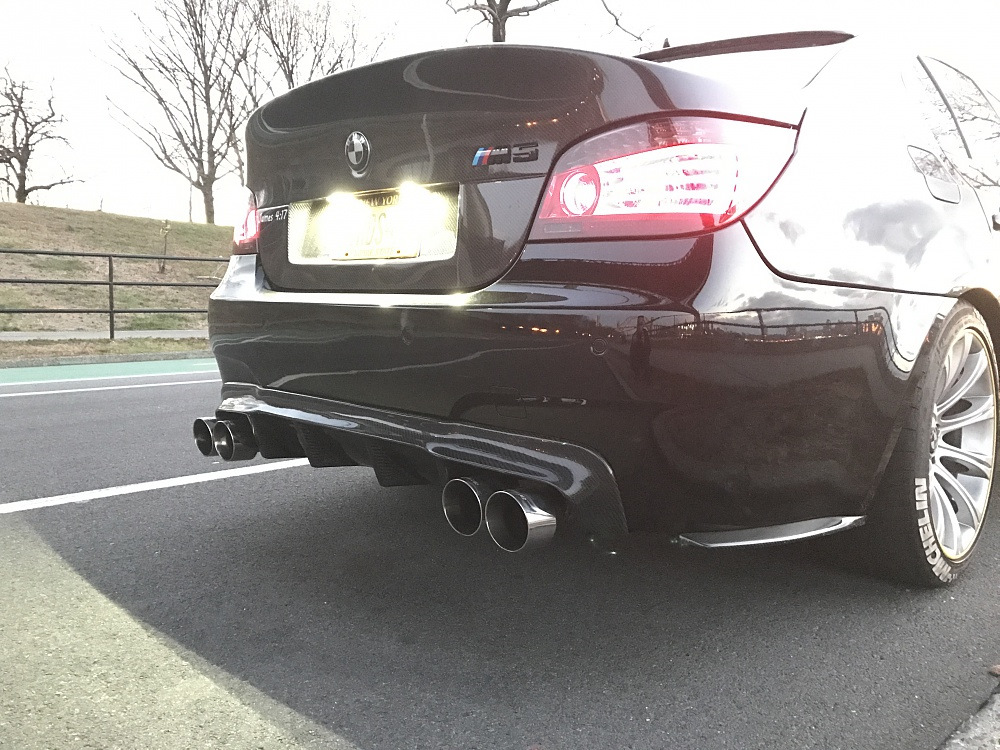 Задний бампер е60. BMW e60 m5 Diffuser. BMW m5 e60 диффузор. Задний диффузор BMW e60. Диффузор заднего бампера е60.