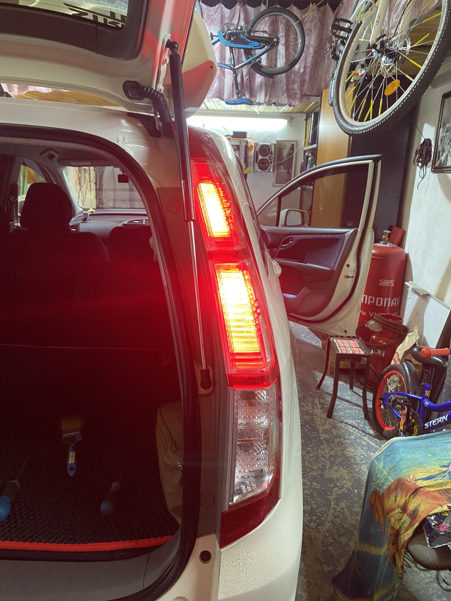 Лампочки в задние фонари — Honda Stream (RN6-9), 1,8 л, 2009 года ...