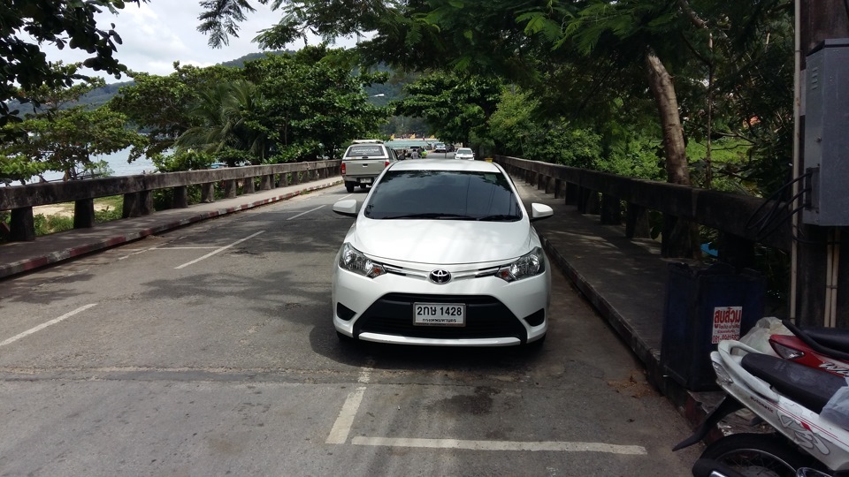 Mg автомобиль в тайланде. Машины на бали. Машины в тайланде тойота. Mg автомобиль в тайланде. Kia rio x-line габариты.