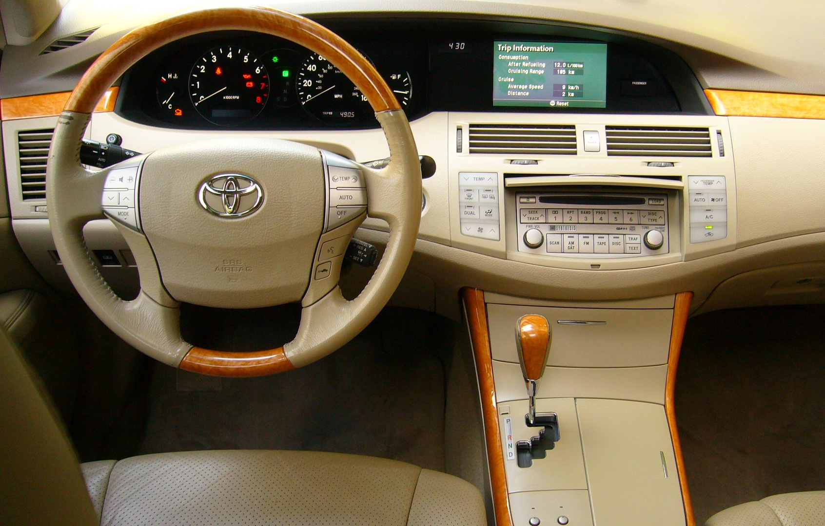 The result of painting the panels of the center console  - Toyota Avalon 35 L 2007