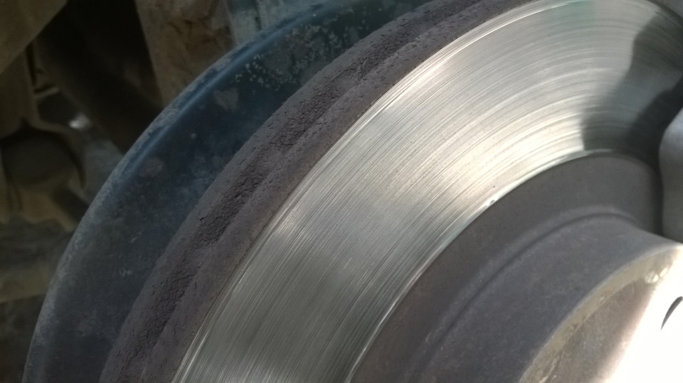 Отпечаток ямы на литом диске — Lada Гранта, 1,6 л, 2013 года | колёсные ...