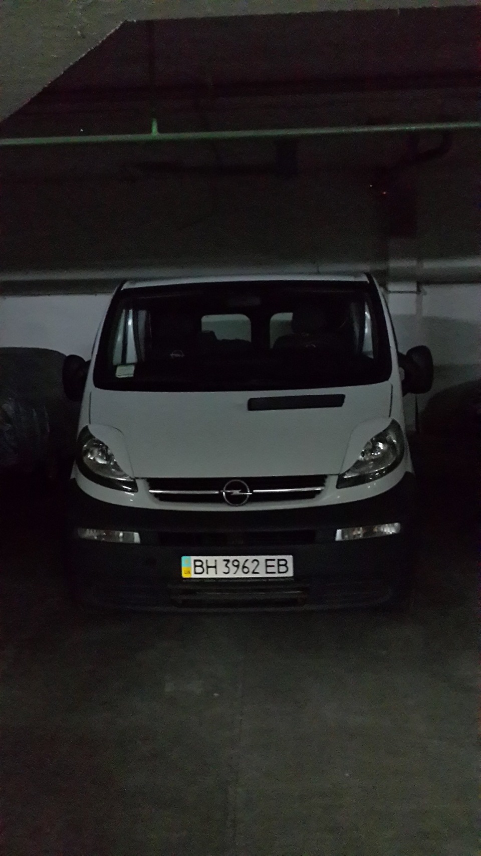 Установка ресничек на фары — Opel Vivaro (1G), 1,9 л, 2004 года | тюнинг |  DRIVE2