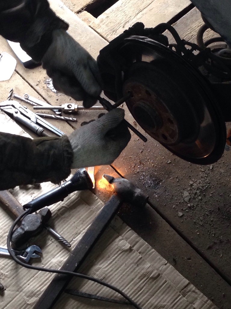 Болт на половину застрял в ступице Opel Astra GTC — Opel Astra H GTC, 1 ...