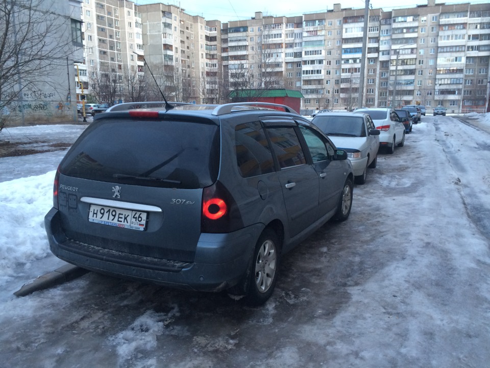 Универсал свет. Пежо 307 SW задние фонари. Задние фары Peugeot 307 SW. 307sw Стайлинг. Пежо 307 SW сзади.