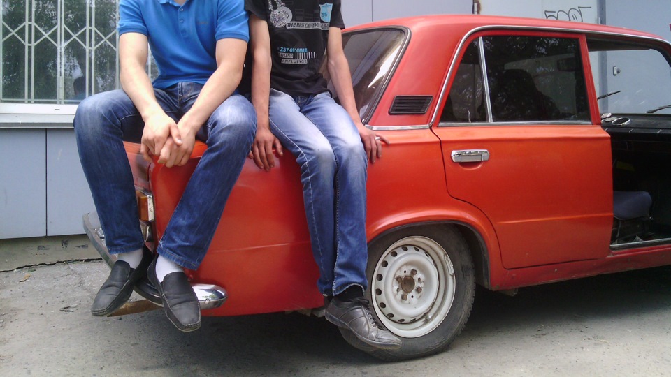 Может кто знает из-за чего машина дымит? — Lada 21013, 1,2 л, 1985 года ...