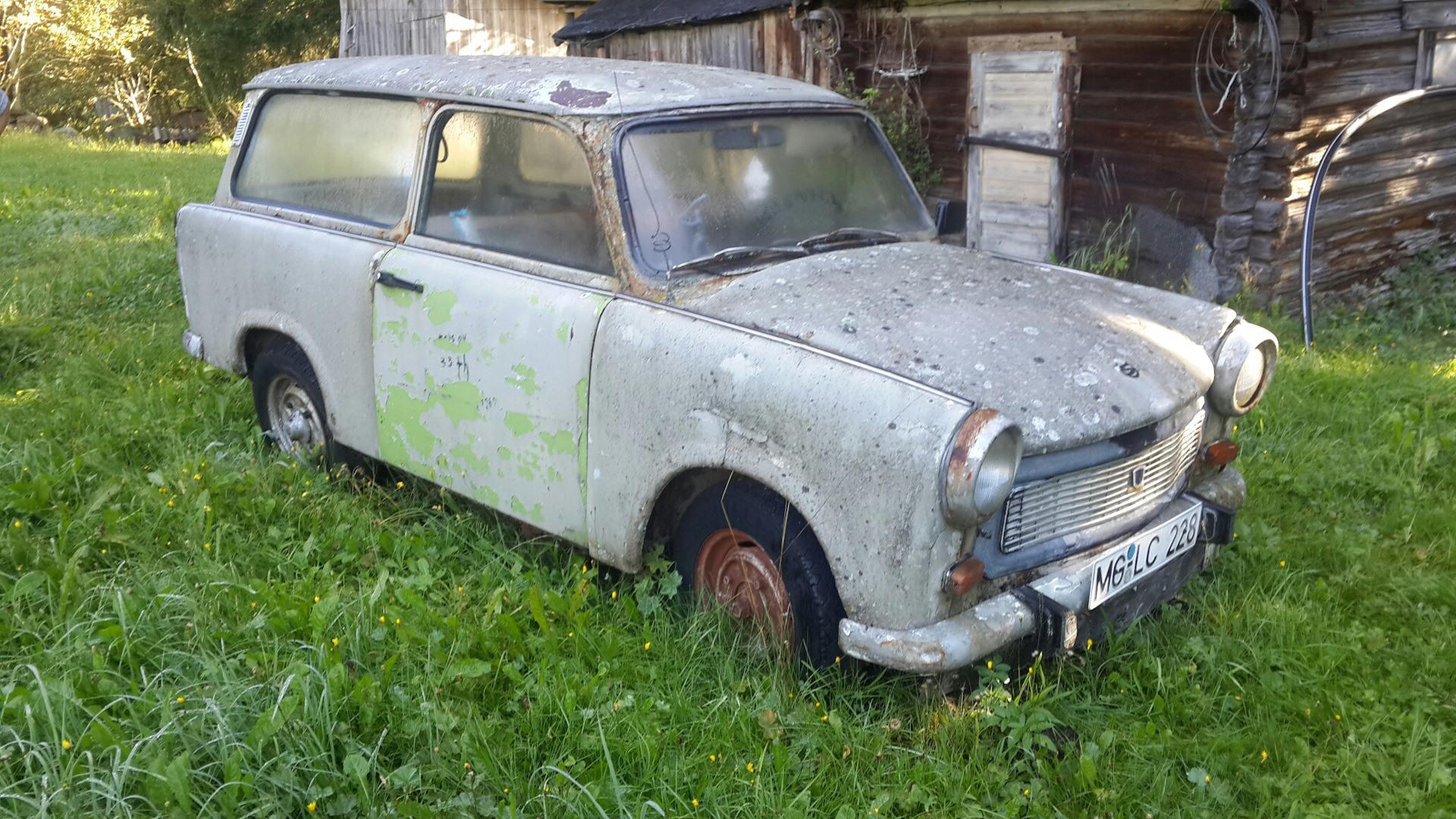 Revell Trabant 601 Universal