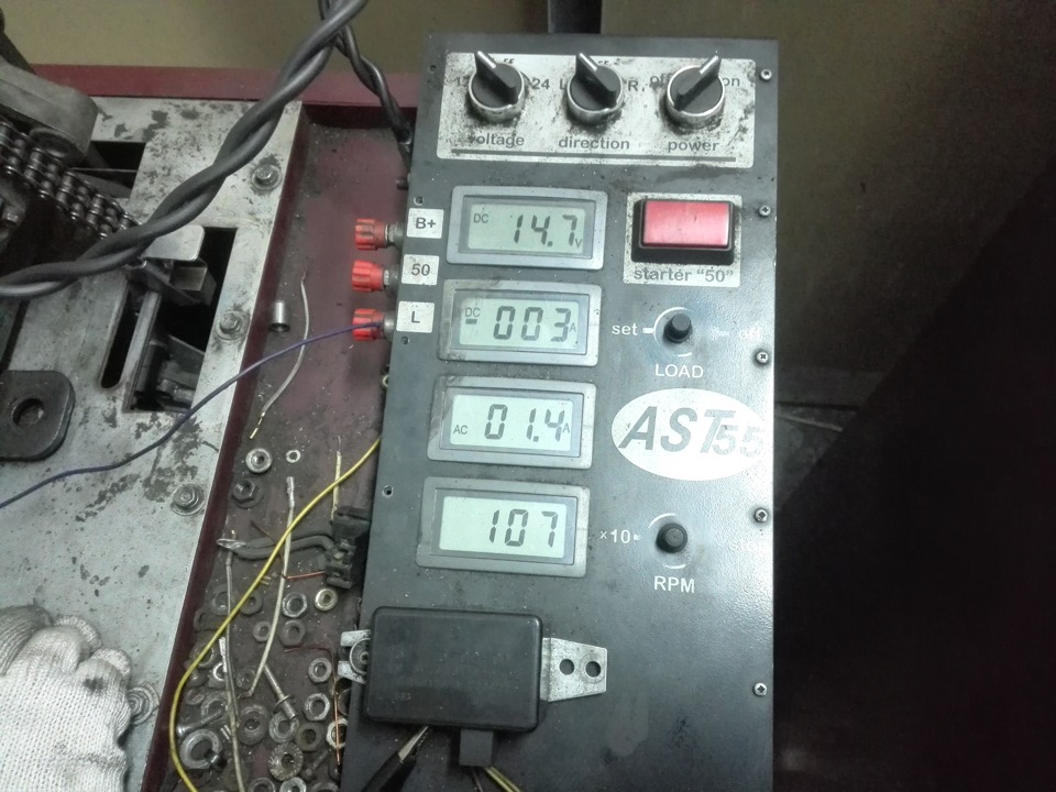 Ток нагрузки всего 3А. Напряжение 14.7В . Но обороты всего 1000 об/мин, что примерно соответствует 416 оборотам коленвала. — Lada Приора хэтчбек