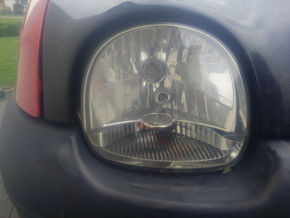 Мутные фары превращаются в прозрачные. — Renault Twingo I, 1,2 л, 2002 ...