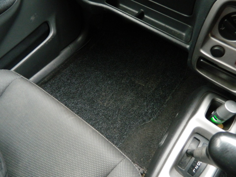 Коврики — Chevrolet Cruze (Suzuki), 1,3 л, 2004 года | аксессуары | DRIVE2