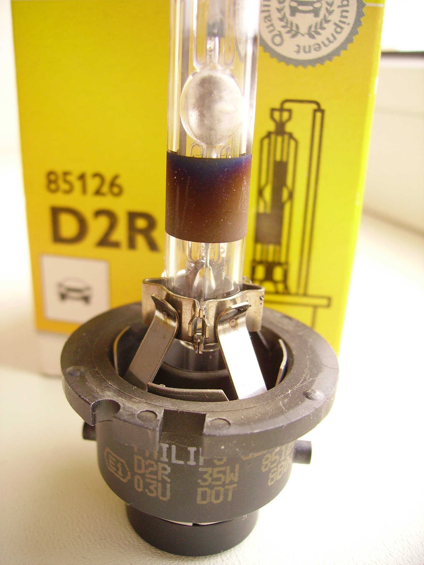 Лампа d2r. Лампа d2r Philips 81126ubc1. Лампа d2s Philips 99zs189p. D2r лампы Филипс белая коробка. Лампы d2r корейские.