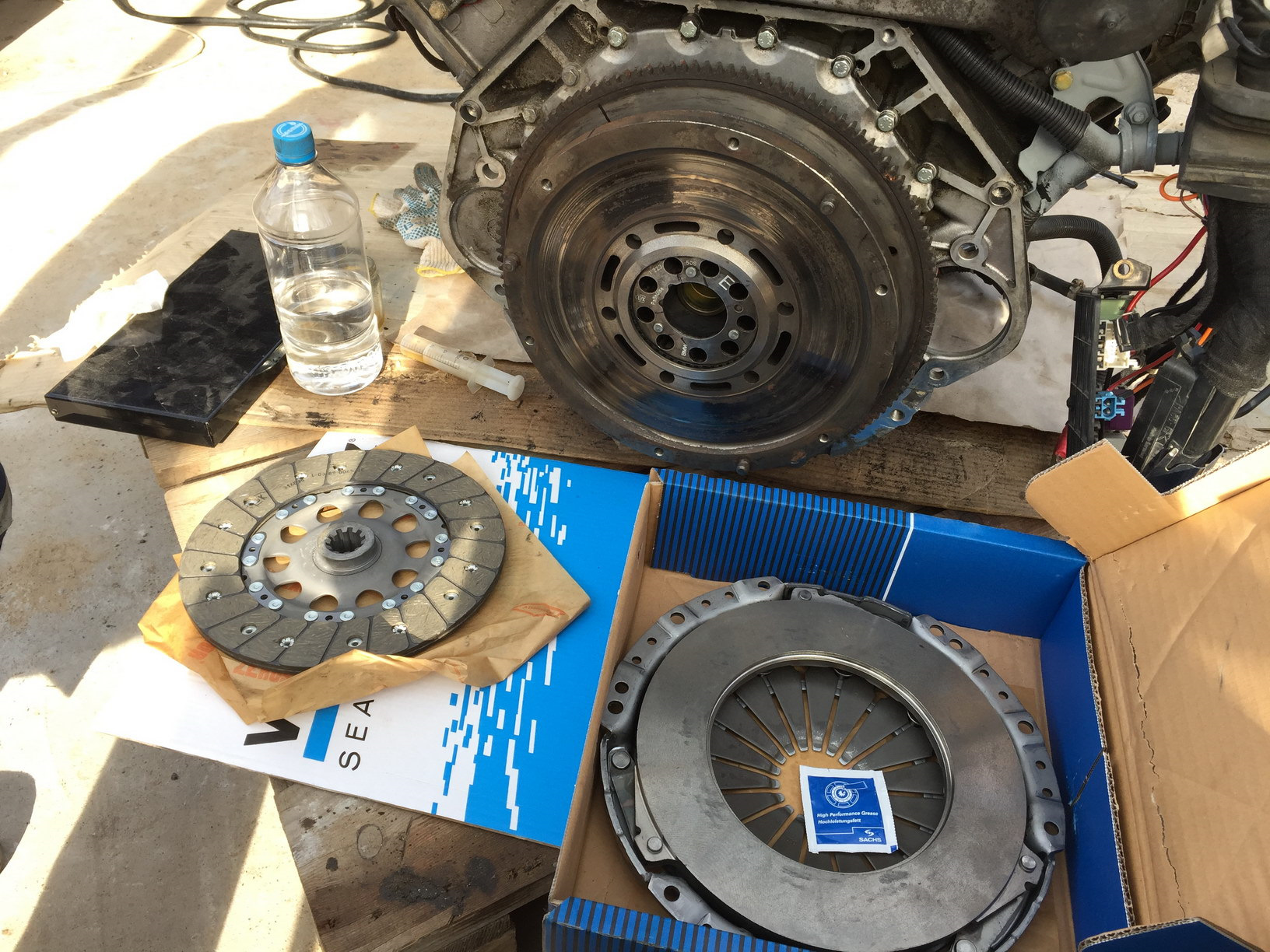 Установка нового сцепления. Кпп ваз 2107 выжимной подшипник. Корзина сцепления ауди r8. Сцепление для грузовиков. Кпп ваз 2114 сцепление.