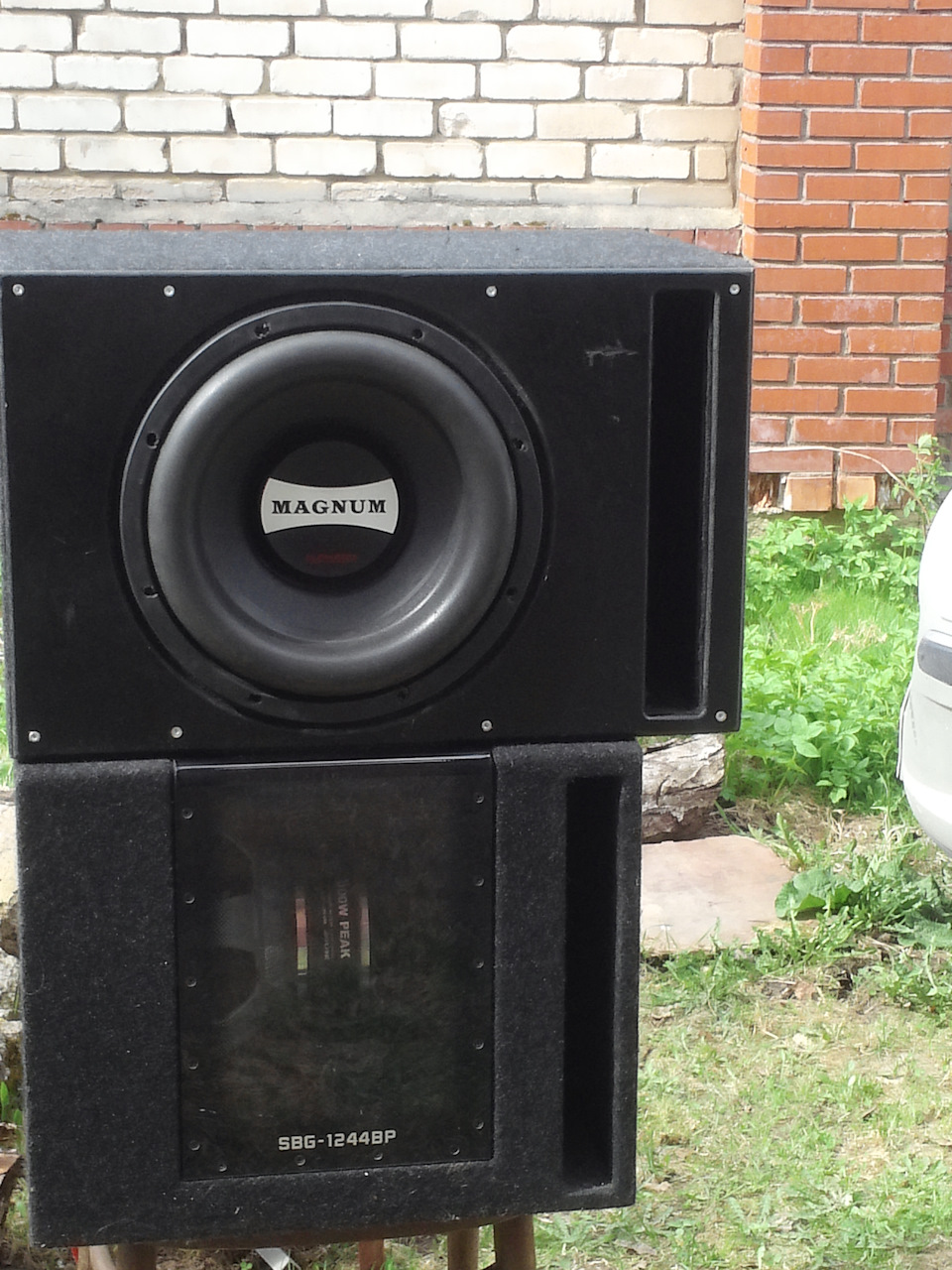 Усилок для сабвуфера в машину. Перестал работать усилитель для сабвуфера. 300 сабвуфер диаметр. Накопитель для усилителя в машину. Подключить сабвуфер мистери мтв-250а.