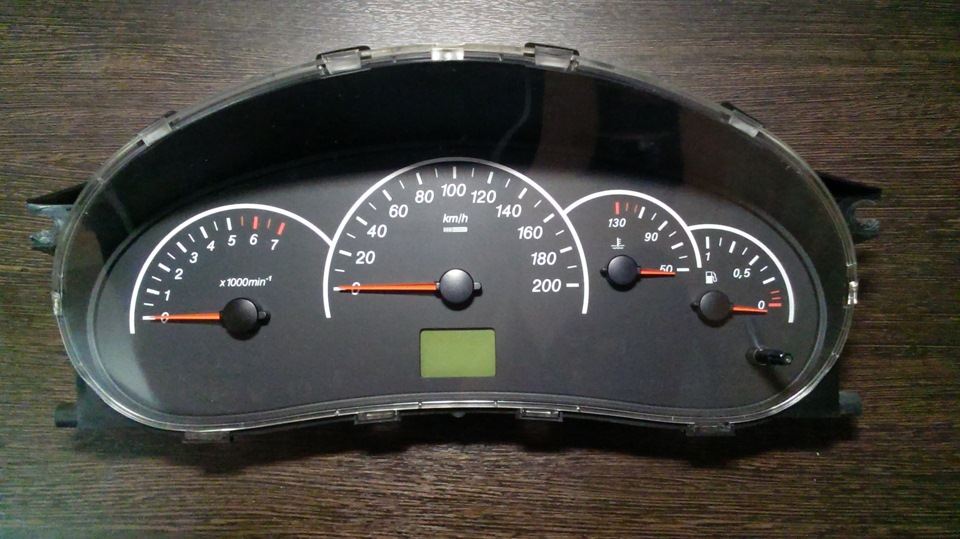 Пересвет приборной панели — Lada Приора хэтчбек, 1,6 л, 2011 года ...