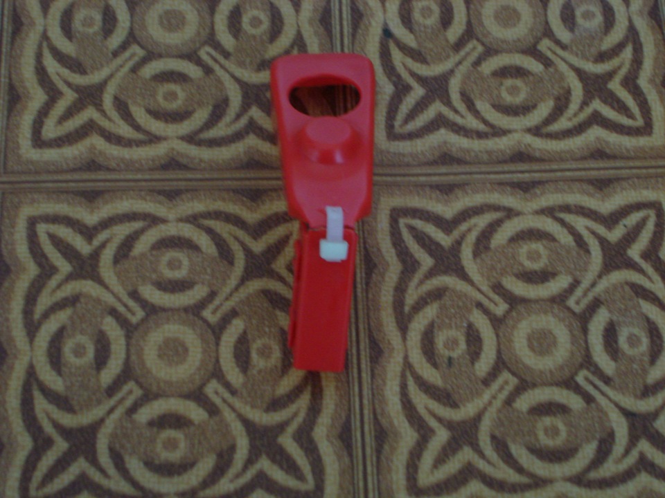 Пластмаска на клеме плюса — ЗАЗ Lanos, 1,5 л., 2010 года | своими ...