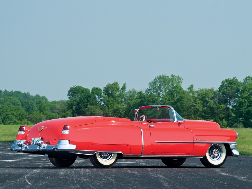 Автомобиль cadillac 1962 года