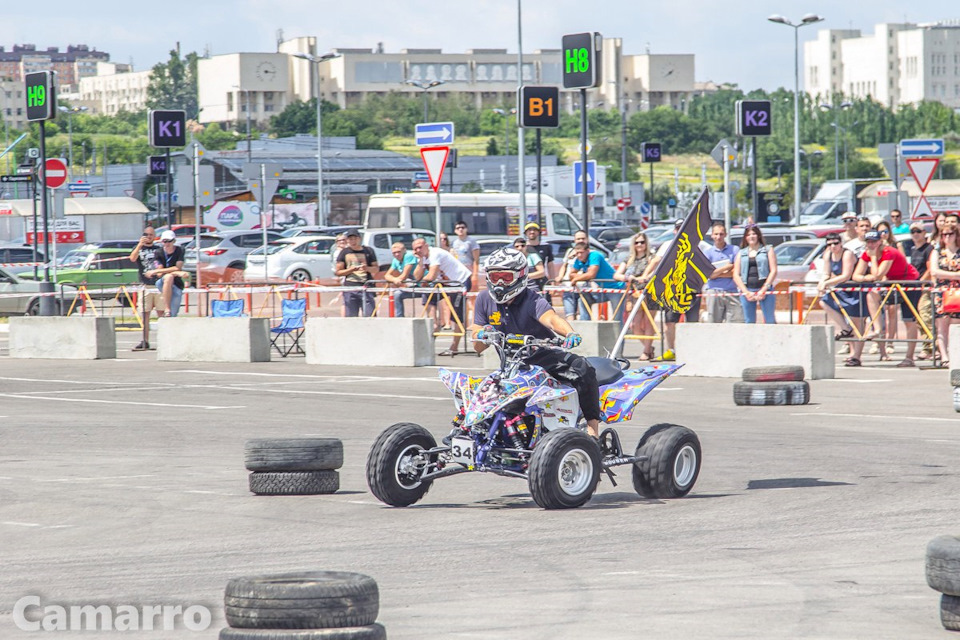 Байк пост дубасит — SEAT Arosa