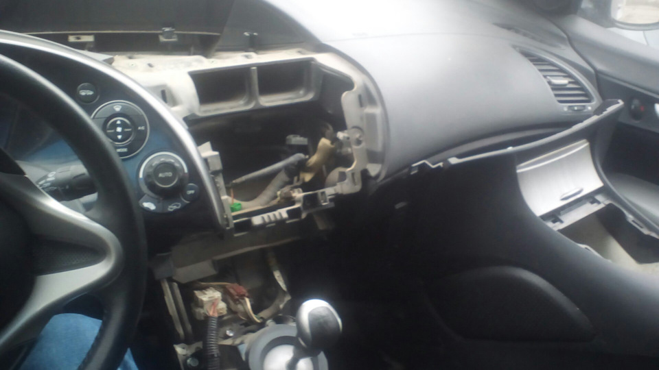 переделка штатного места под установку планшета и замены магнитолы "своими рукам