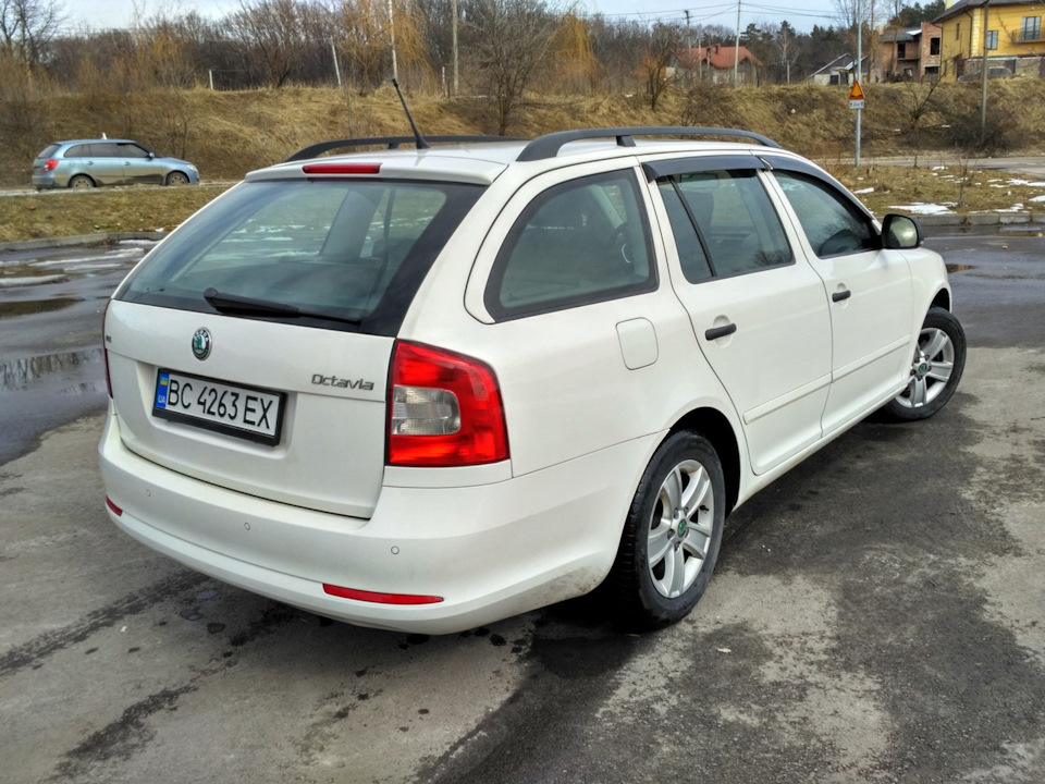 Легковой автомобиль комби хэтчбек. Шкода Комби 2 л 1996. Skoda, Octavia Combi GLX 1999.