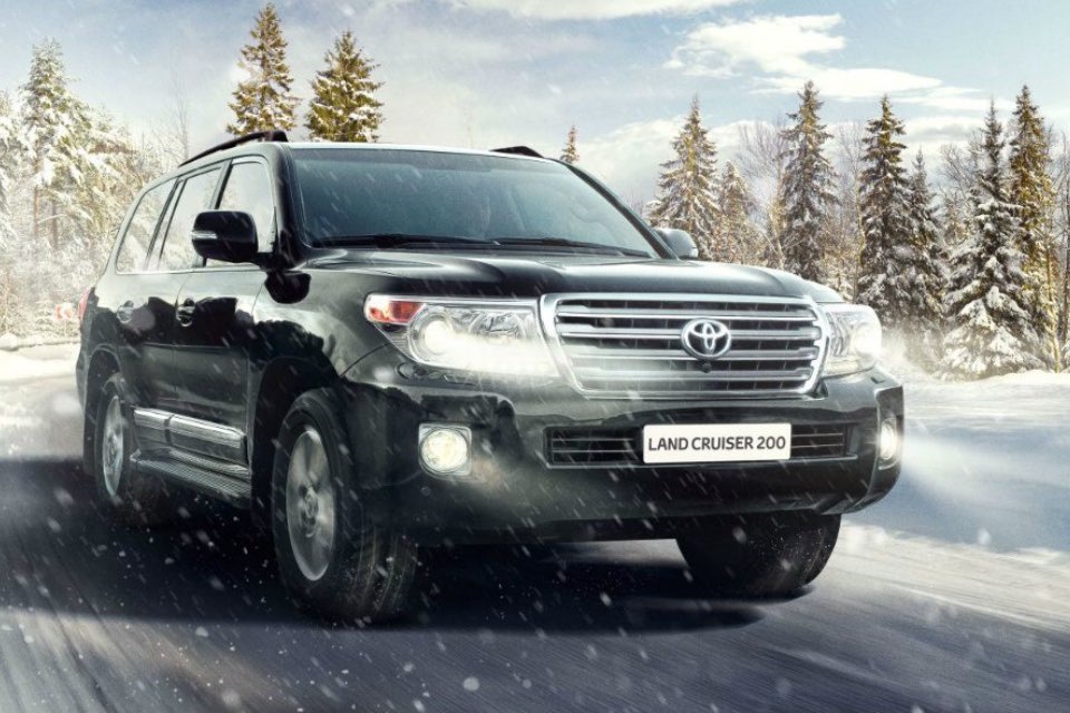 Toyota Land Cruiser 200 с человеком