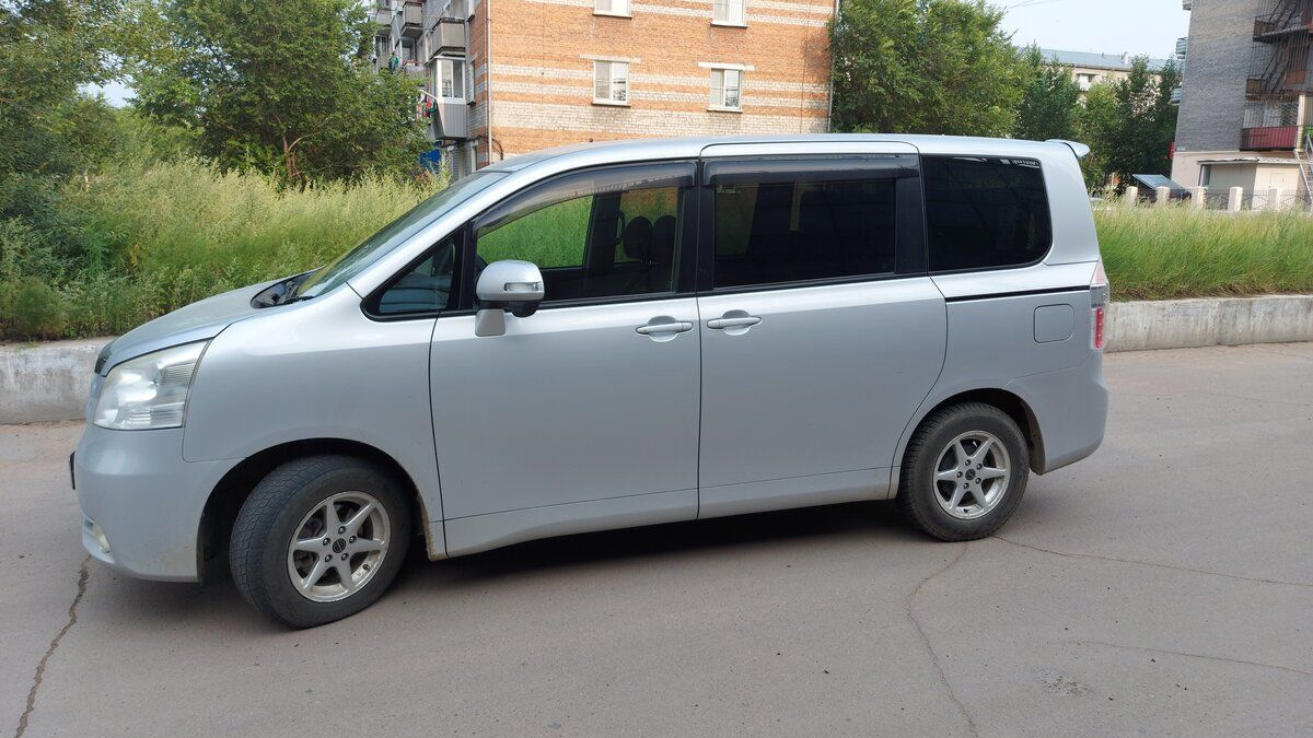 Toyota noah отзывы. Тойота ноах 2. Тойота ноах 2. Ноах 2003. Тойота ноах 2.
