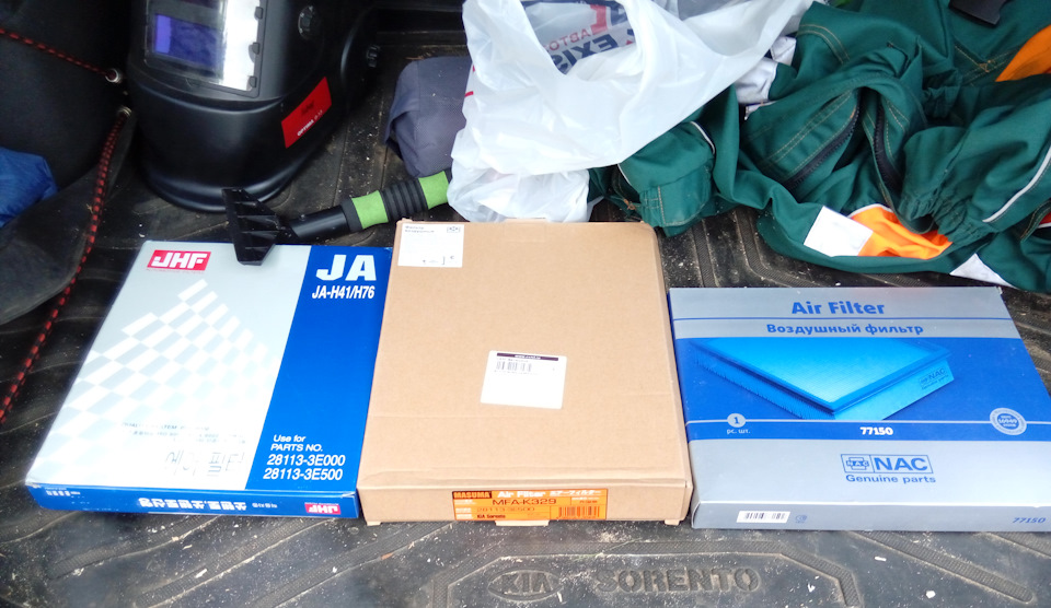 Фото в бортжурнале KIA Sorento (1G). Запчасти на фото: 281133E000, 281133E500