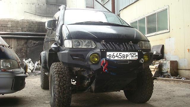 Силовой бампер на мицубиси делика 4. Митсубиси делика в обвесе. Силовой бампер делика. Силовой бампер на мицубиси делика 4. Силовой бампер делика.