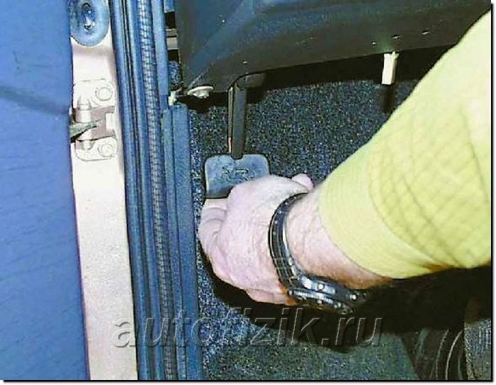 не открывается дверь снаружи ваз 2109. как открыть дверь ваз 2109 без ключа. тросик открывания багажника 21099. дверь ваз 2114. боковые на двери ваз 21099.