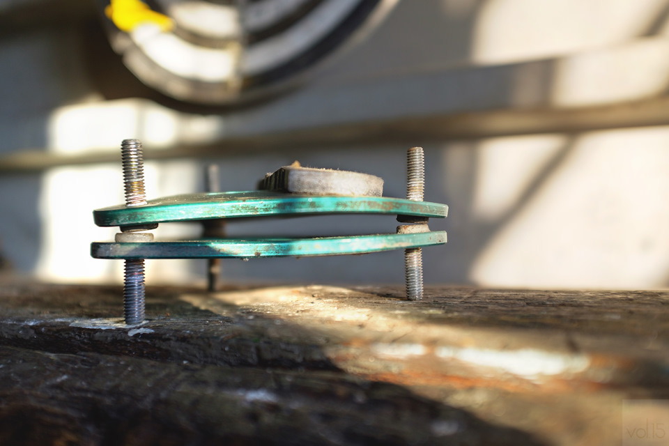 Но и пластина правой стороны не много деформировалась в процессе эксплуатации — Subaru B4 (BE)