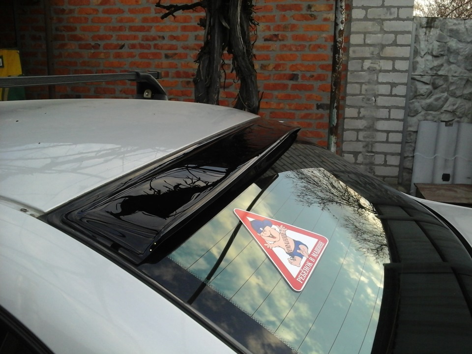 спойлер заднего стекла — Lada Калина седан, 1,6 л, 2007 года ...