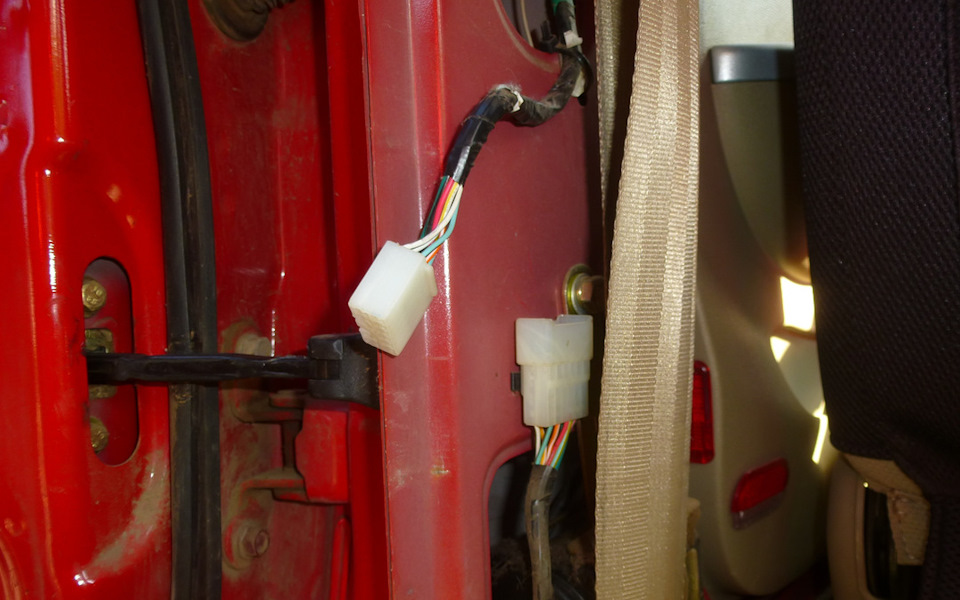 Замена резинки-гофры жгута проводов задних дверей F4006111 — Lifan ...