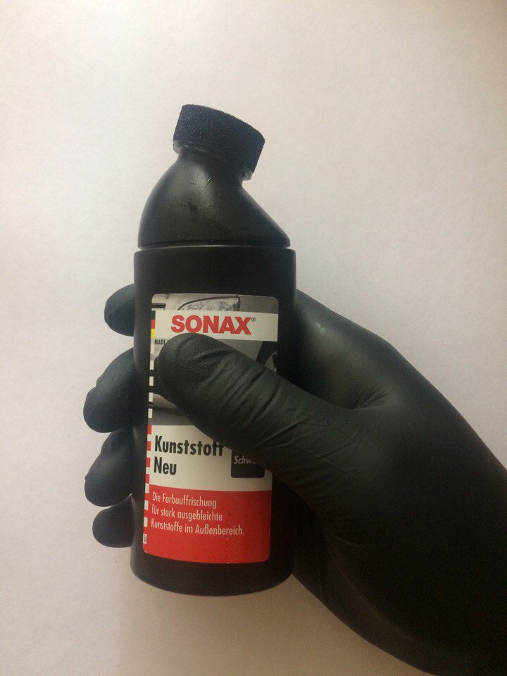 Чернитель пластика салона авто. Sonax чернитель пластика. Sonax 340 100. Реставратор пластика Sonax. Sonax восстановитель пластика черный 409100210.