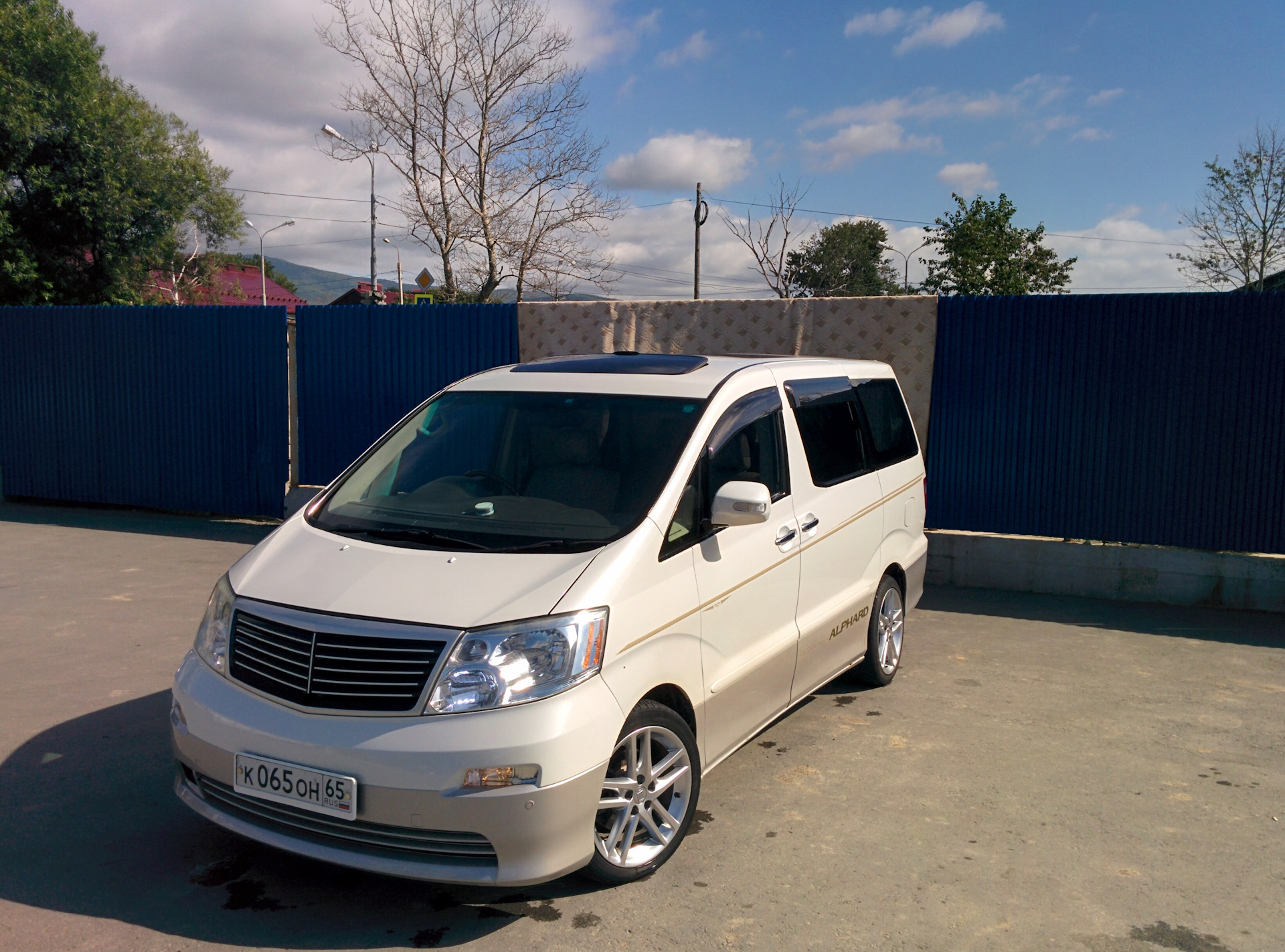 Toyota Alphard 2002