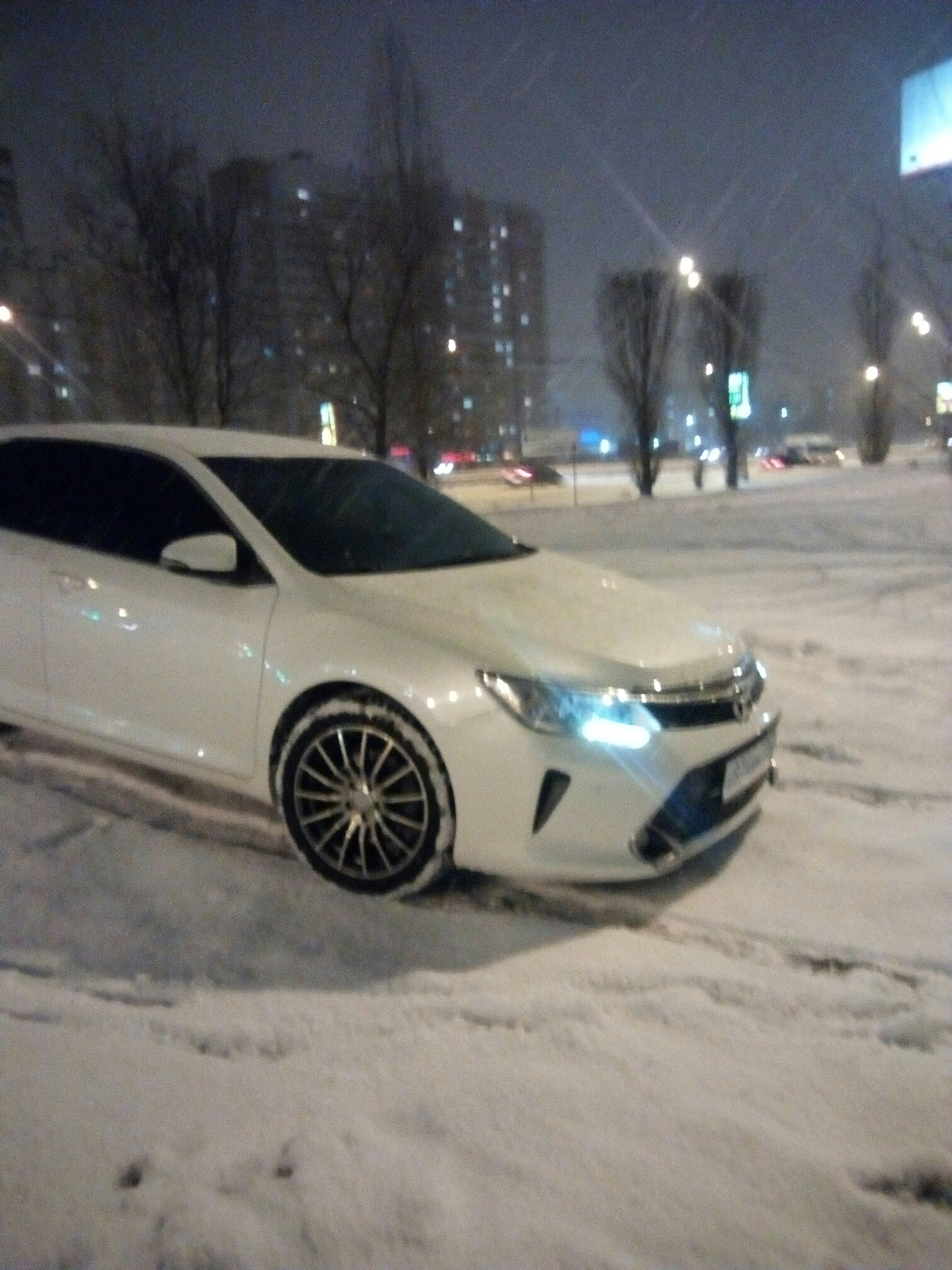 Toyota Camry 55 белый перламутр