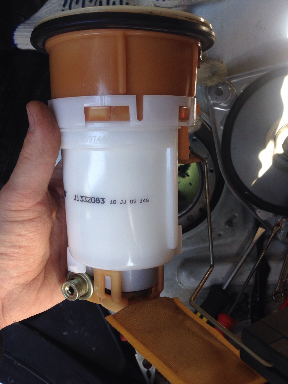 Смена топливного фильтра — Toyota Altezza, 3 л, 1998 года | плановое ТО ...