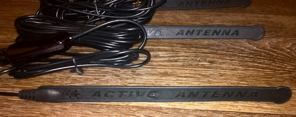 крупный план — на антеннах двухсторонний скотч ЗМ — Audi Allroad (C5)