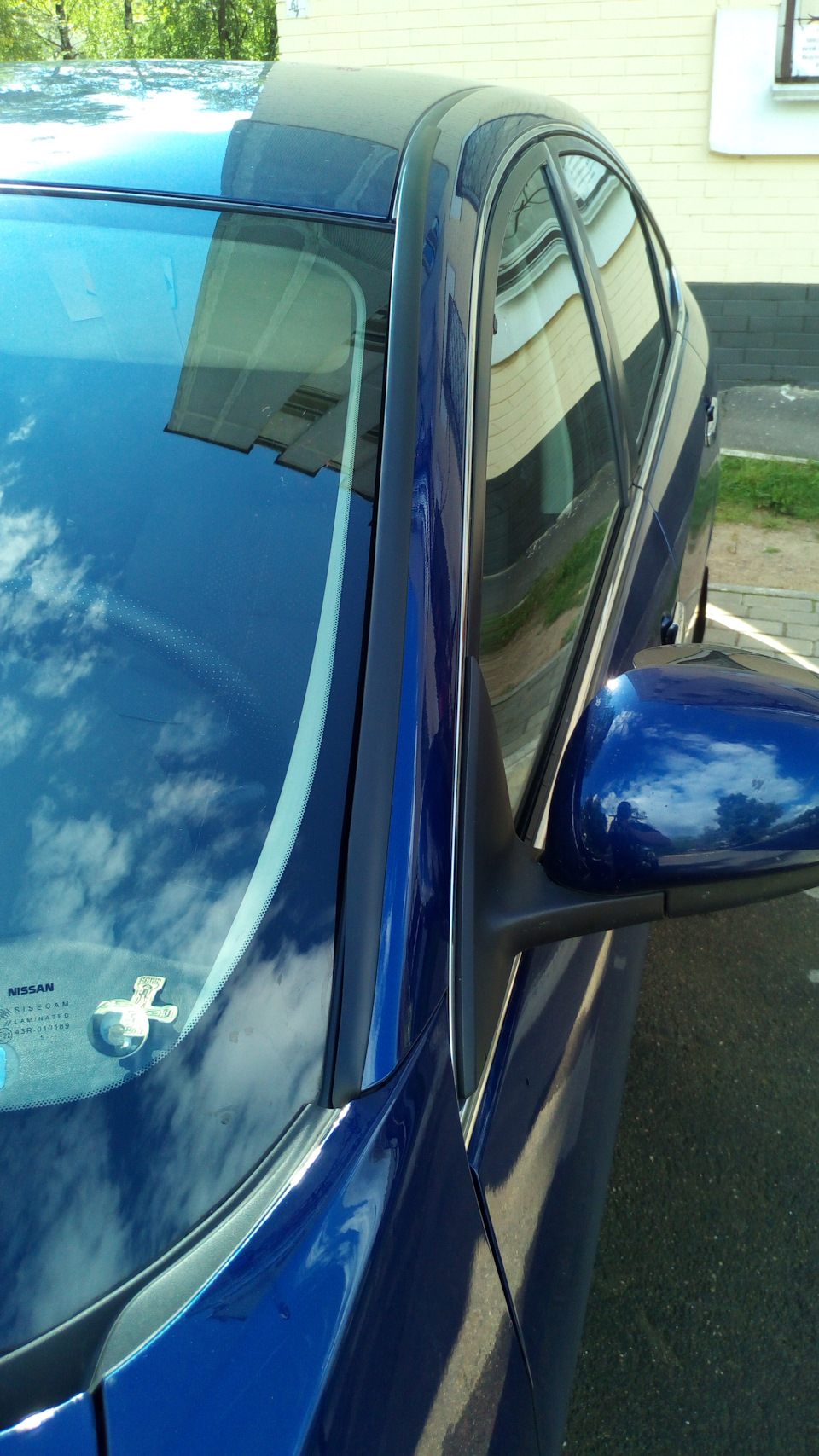Молдинги на лобовое стекло. — Nissan Almera V (G11/15), 1,6 л, 2015 ...