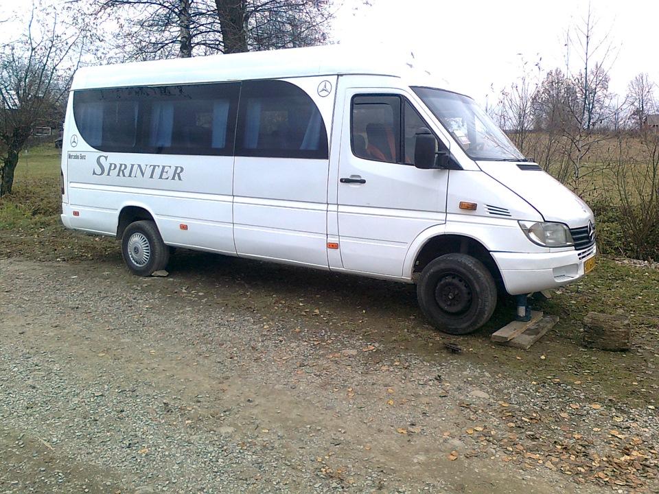 Спринтер тди. Спринтер белый 2 тактный. Запчасти Mercedes-Benz Спринтер 1990. Переделка Sprinter 904 в 906.