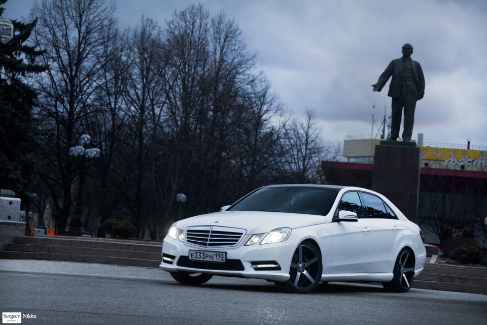 W212 drive. Mercedes w212 drive2. Мерседес 212 на Vossen. Мерседес 212 белый на ВОССЕНАХ. Серый 220ый мерс.