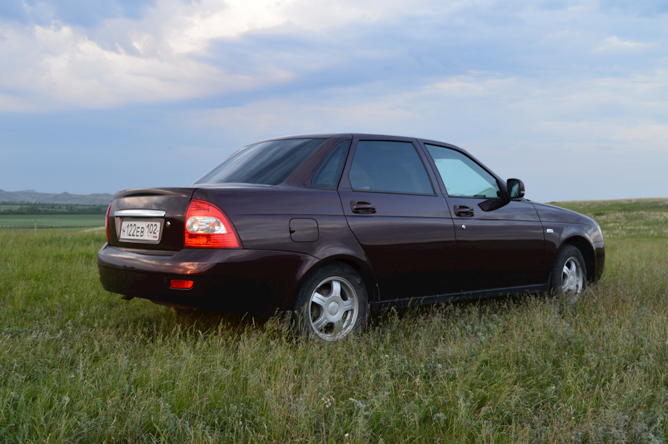 Lada Priora седан баклажан