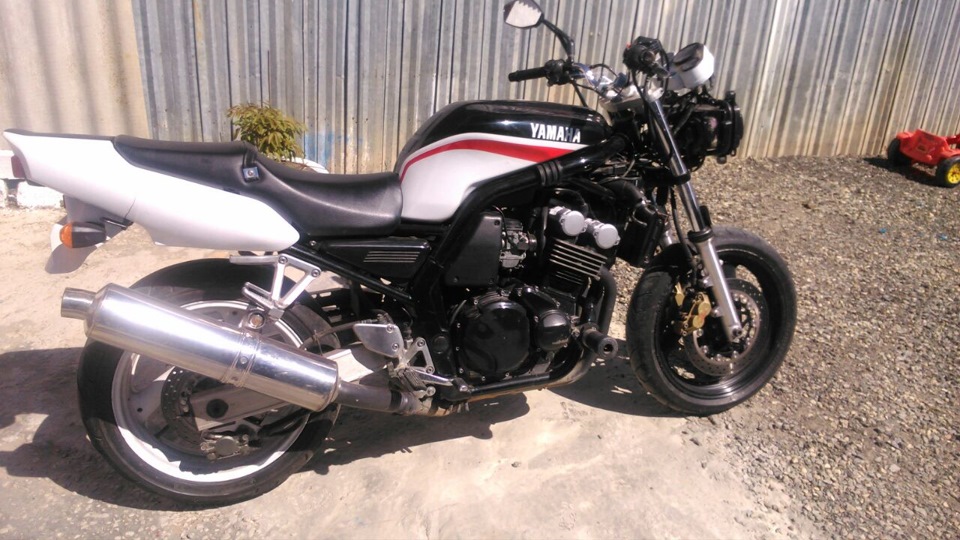 Fz400 yamaha фото