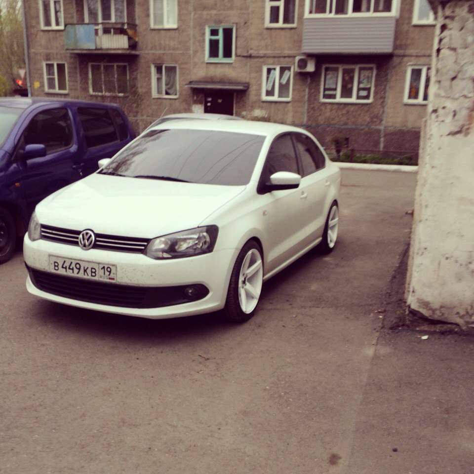 Volkswagen Polo long Beach r17