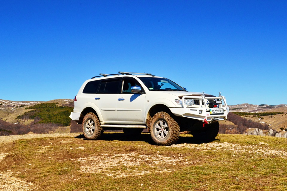 Митсубиси монтеро спорт 2024. Экспедиционник Pajero Sport. Mitsubishi Pajero экспедиционник. Pajero Sport 2024. Mitsubishi Pajero Sport 2024.
