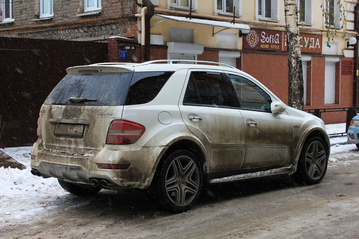 Грязь автомобили. Грязная машина. Очень грязный автомобиль. Грязная машина зимой. Грязная белая машина.