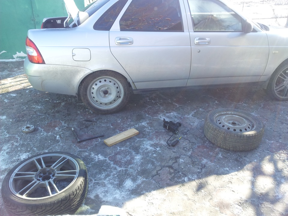 Зимний облик, джип на штампах — Lada Приора седан, 1,6 л, 2012 года ...