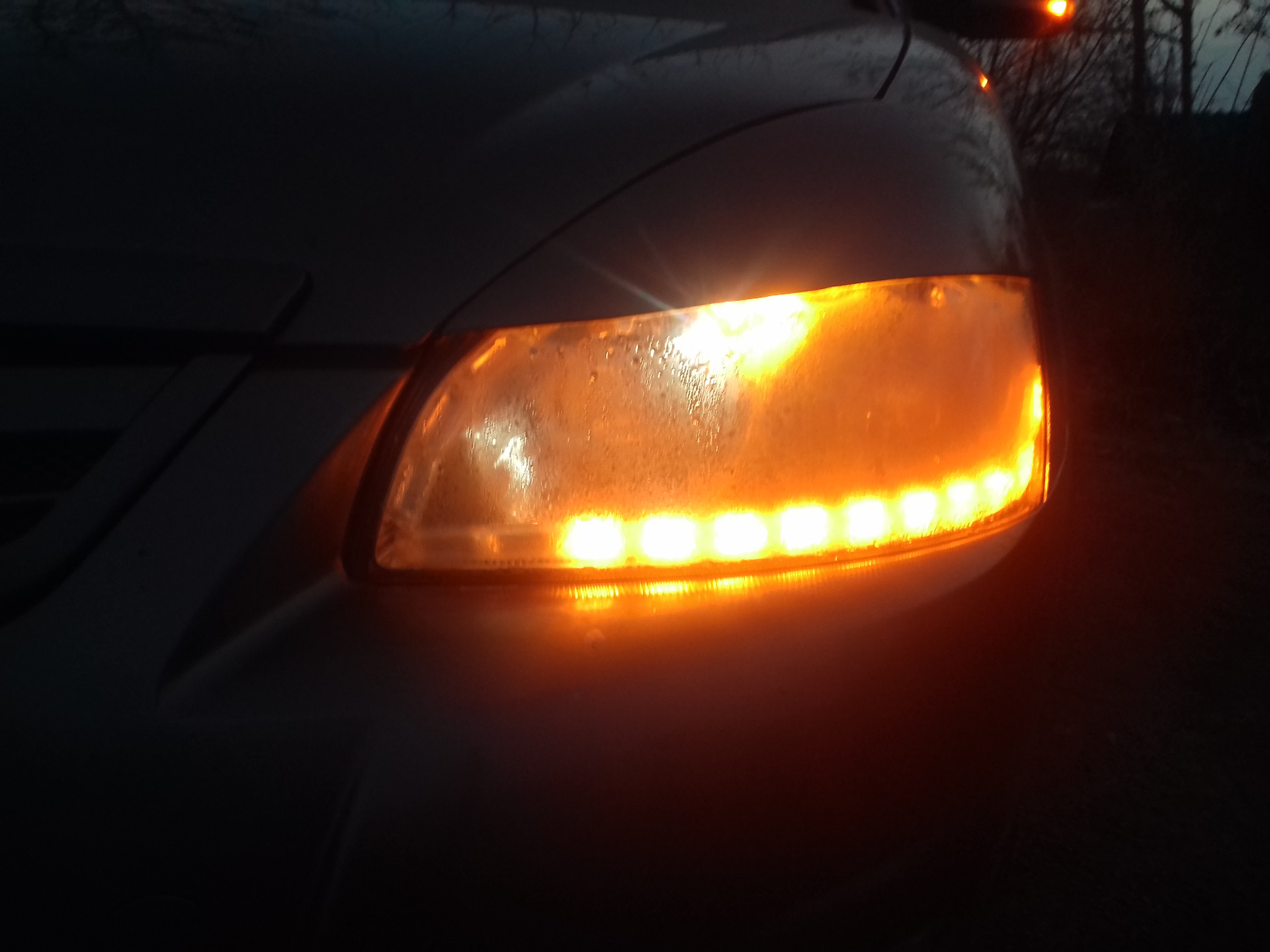 Бегущий поворотник на ваз 2107. Бегущие поворотники ваз. Led поворотники ваз 2110. 2107 поворотники диодные. Светодиодные повторители на ваз 2105.